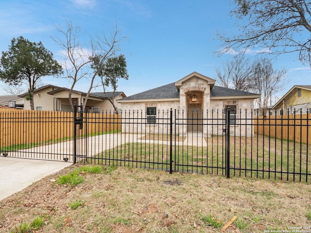 single story home featuring a front lawn