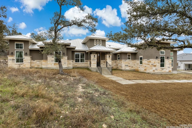 view of front facade featuring a front lawn