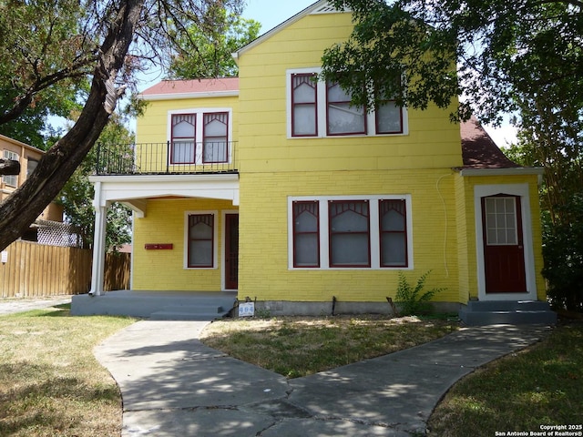 view of front of property featuring a balcony