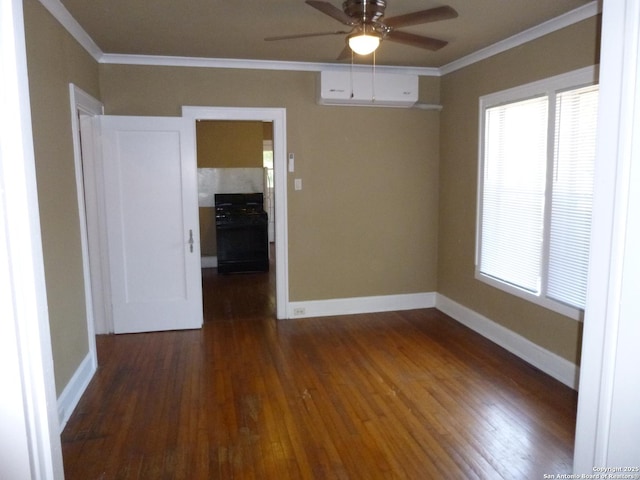 unfurnished room featuring a wall mounted AC, ornamental molding, dark wood-type flooring, and ceiling fan