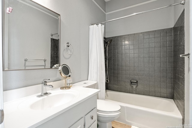 full bathroom featuring toilet, shower / bath combo with shower curtain, and vanity