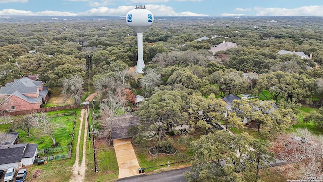 bird's eye view with a view of trees