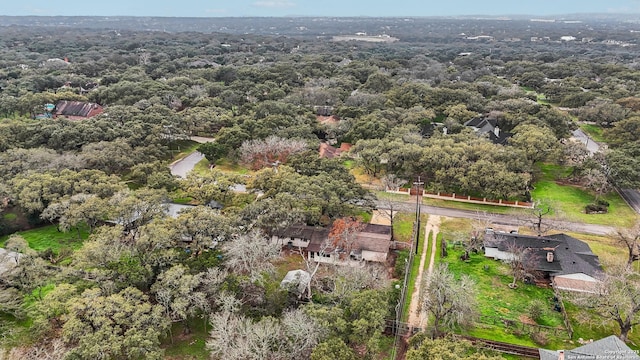 birds eye view of property featuring a forest view