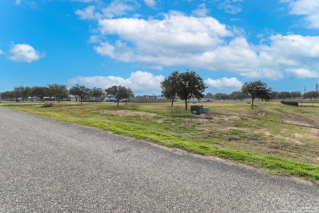 Listing photo 2 for 128 W Tree Farm Dr, Lytle TX 78052