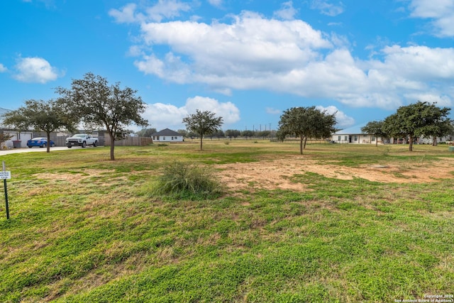 Listing photo 3 for 128 W Tree Farm Dr, Lytle TX 78052