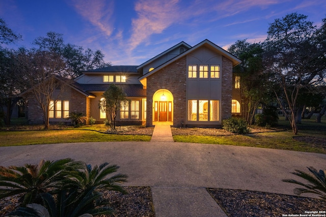 view of front of home featuring a yard