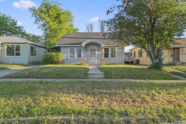 bungalow-style house with a front yard