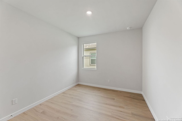 125 Connor Crk, San Antonio, TX 78253 - unfurnished room with light wood finished floors, baseboards, recessed lighting, and a smoke detector