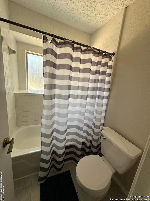 bathroom featuring a textured ceiling, shower / tub combo, toilet, and tile patterned floors