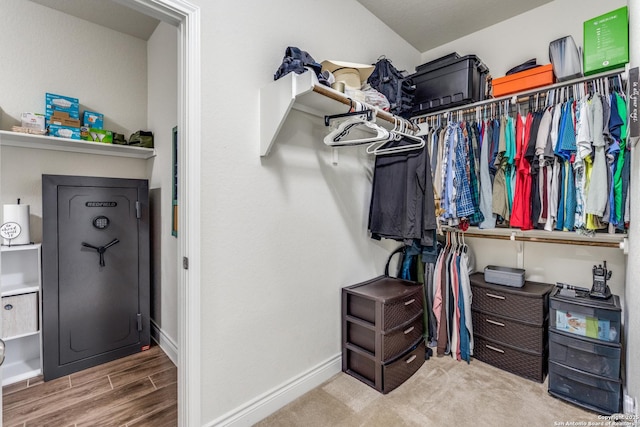 walk in closet with hardwood / wood-style floors