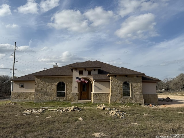 view of front facade with a front lawn