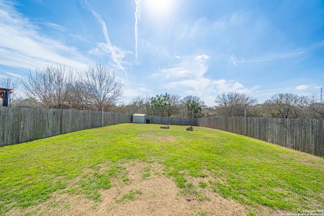 view of yard with a storage shed