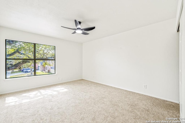 carpeted empty room featuring ceiling fan