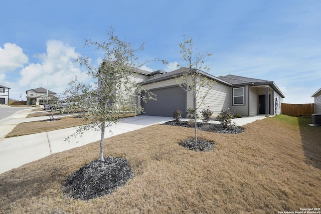 view of front of property featuring a front lawn and a garage