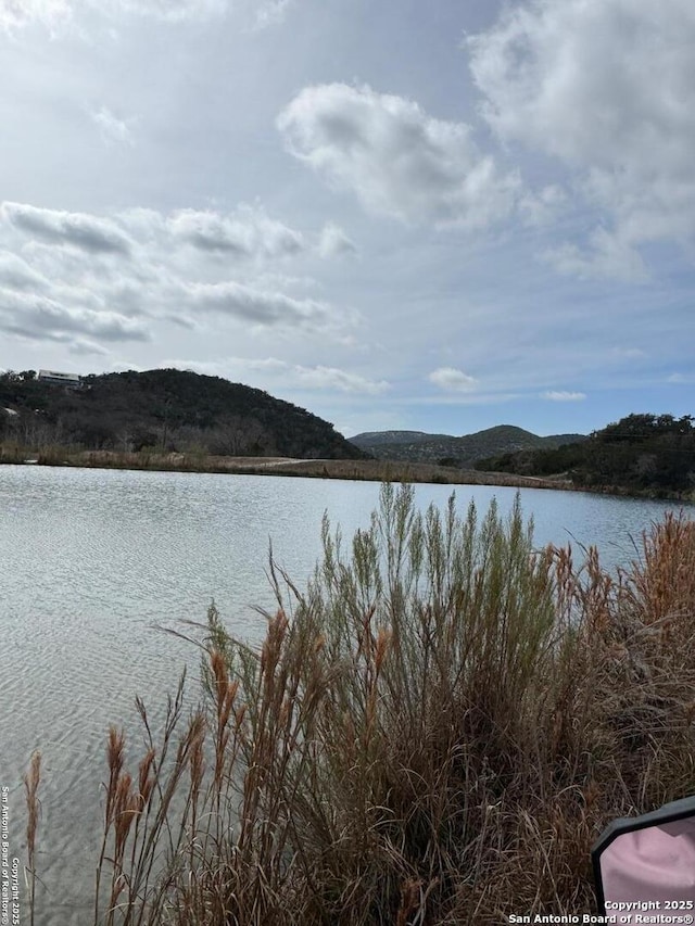 water view with a mountain view