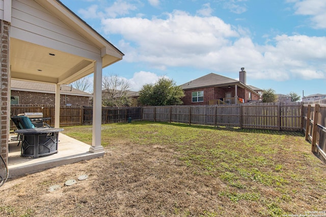 view of yard featuring a patio area