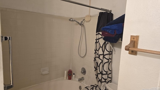 bathroom with shower / tub combo