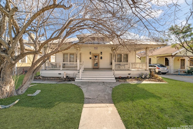 view of front of home with covered porch and a front lawn