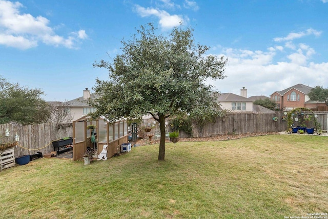view of yard with an outdoor structure