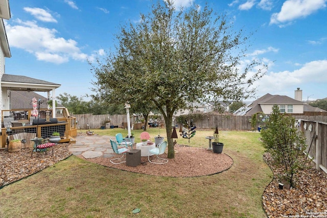 view of yard with a patio area