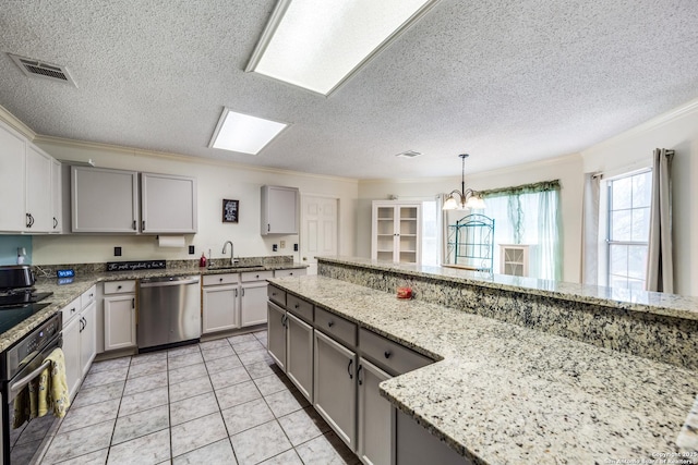 kitchen with hanging light fixtures, stainless steel appliances, crown molding, gray cabinets, and sink