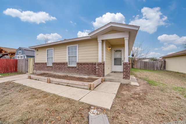 view of front of home with a front lawn