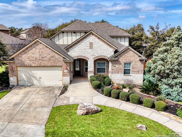 view of front of property featuring a front lawn and a garage