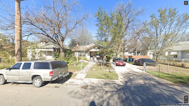 view of front of property