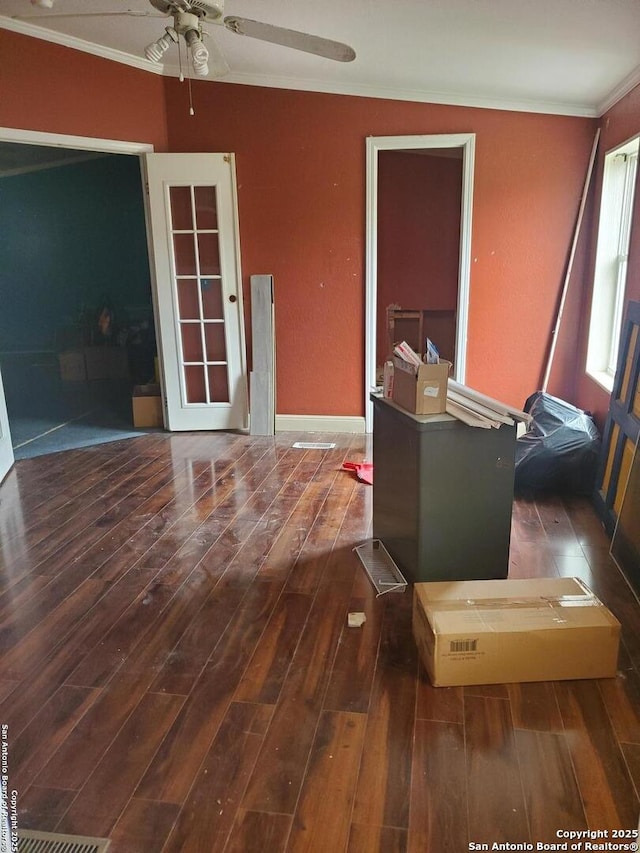 unfurnished room with dark wood-type flooring, ornamental molding, and a ceiling fan