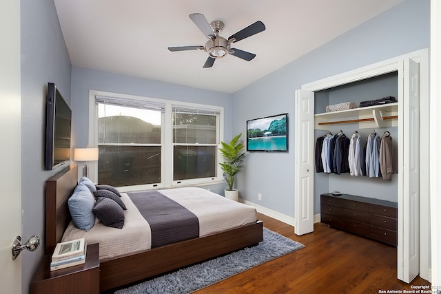 bedroom with dark hardwood / wood-style flooring, ceiling fan, and a closet