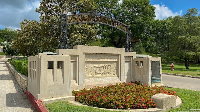 view of community / neighborhood sign