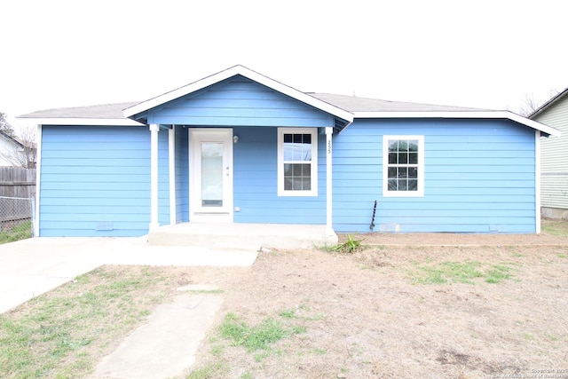 ranch-style house with covered porch