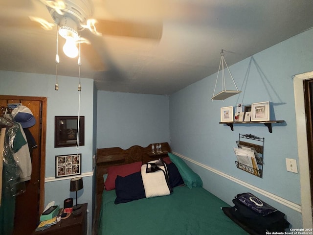 bedroom featuring ceiling fan