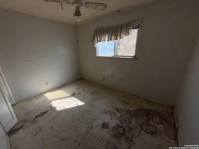 empty room featuring ceiling fan