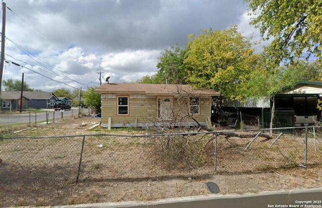 bungalow-style home featuring fence