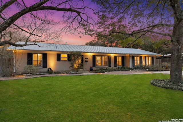 view of front of property with a lawn