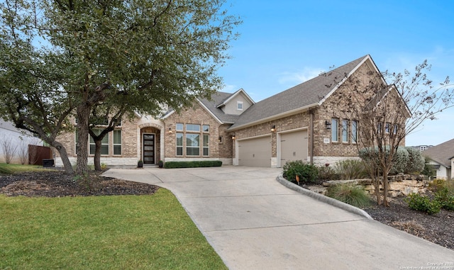 view of front of house featuring a front lawn and a garage