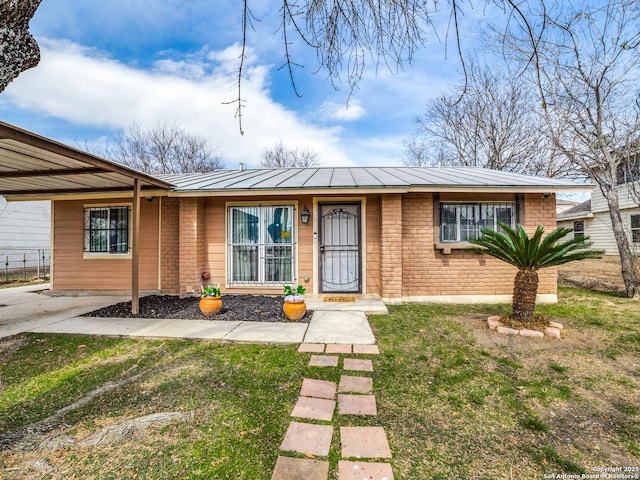 single story home with a front yard