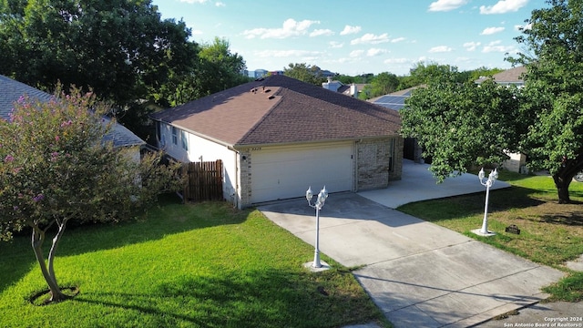 single story home featuring a front yard