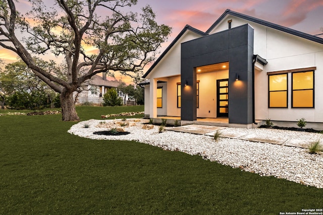 view of front of home featuring a yard