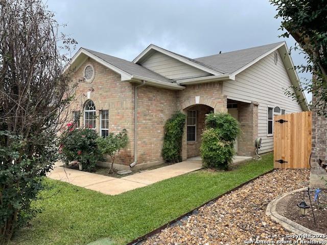7723 Wexford Rdg, San Antonio, TX 78240 - ranch-style home with brick siding and a front lawn