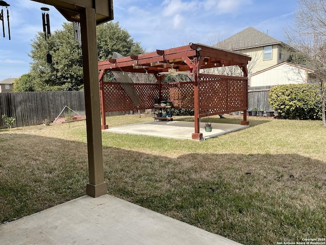 view of yard featuring a patio area, a fenced backyard, and a pergola