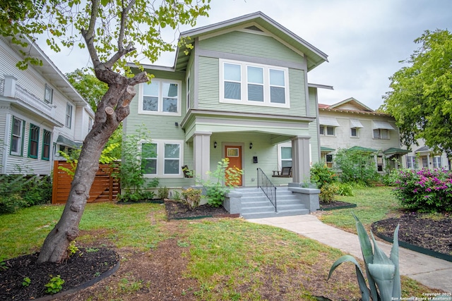 view of front of home with a front lawn