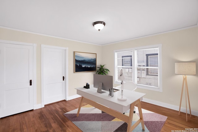 office area featuring dark wood-style floors, ornamental molding, and baseboards