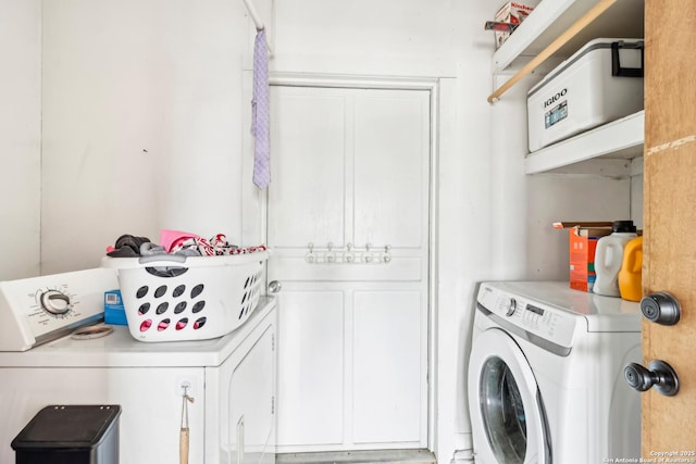 washroom featuring laundry area and independent washer and dryer