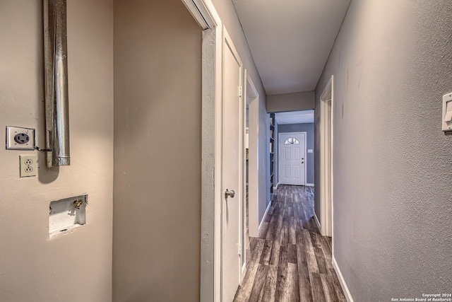 515 Park Mdw, San Antonio, TX 78227 - corridor with dark wood-type flooring, a textured wall, and baseboards