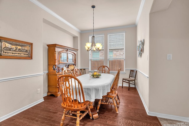 dining area featuring dark wood-style floors, baseboards, crown molding, and an inviting chandelier