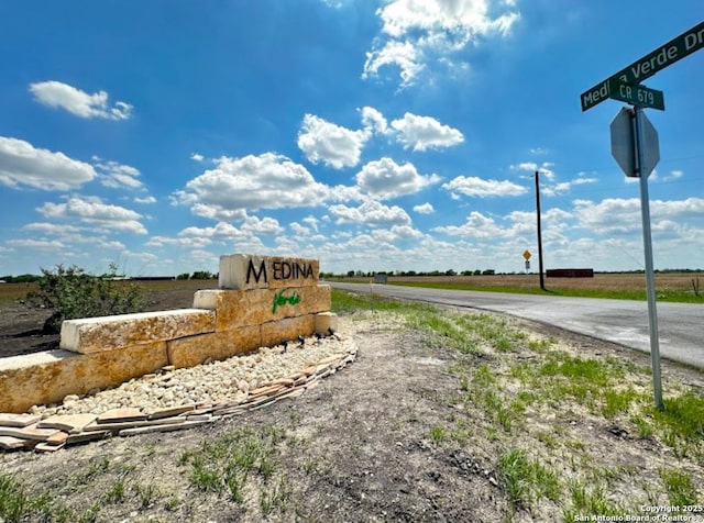 Listing photo 2 for 561 County Road 5715, Natalia TX 78059