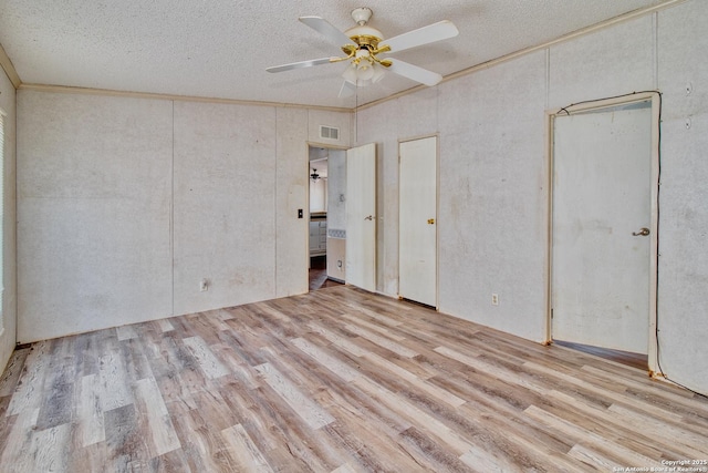 225 County Road 3821, San Antonio, TX 78253 - spare room with light wood finished floors, visible vents, and a textured ceiling
