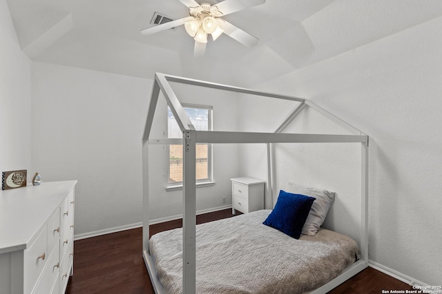 bedroom featuring dark wood-style floors, baseboards, visible vents, and a ceiling fan